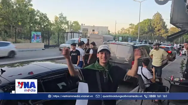 Người dân Algeria phấn khích khi đội nhà 