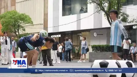 Không khí World Cup sôi động tại các khu thương mại Thượng Hải