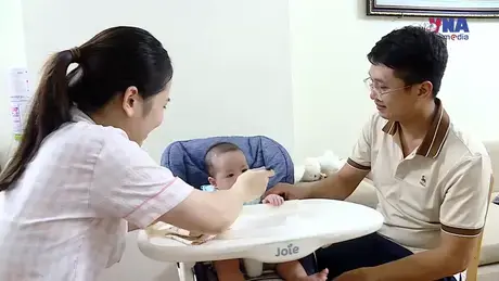 Ăn dặm đúng cách: Bé khỏe - Mẹ vui