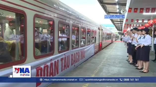 Chuyến tàu chuyên biệt chở hơn 500 bác sĩ Bệnh viện Bạch mai đến cơ sở 2 Ninh Bình