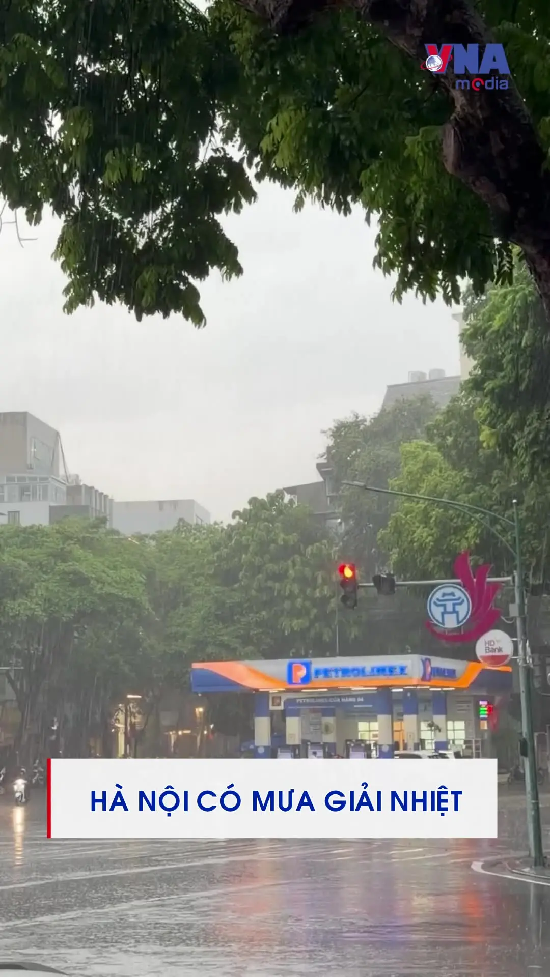 Hà Nội có mưa giải nhiệt sau chuỗi ngày nắng nóng 40 độ C
