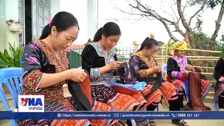 Nghề thêu thủ công giúp phụ nữ vùng cao tăng thu nhập
