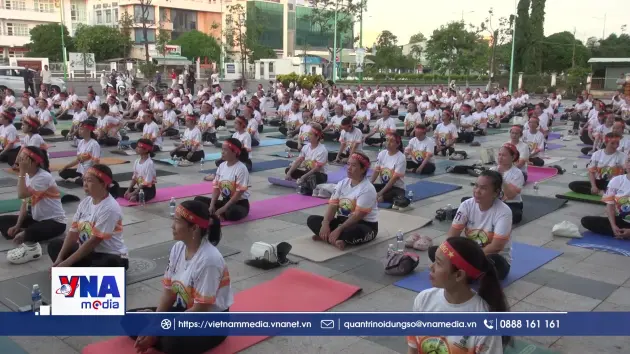 Hơn 500 người đồng diễn Ngày quốc tế Yoga tại Lâm Đồng