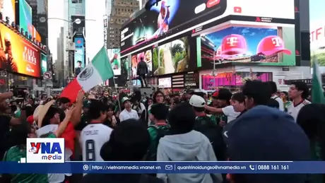 Cổ động viên Mexico, Ecuador mang văn hóa để xích lại gần nhau