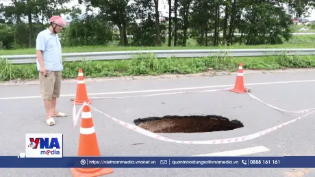 Thái Nguyên xuất hiện hố sụt lún trên đường gom Khu công nghiệp