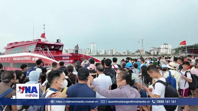 Đặc khu Cô Tô bố trí 10 chuyến tàu đưa du khách trở về đất liền