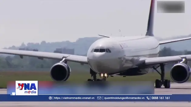 Máy bay trúng pháo hoa ngày Quốc khánh Mỹ