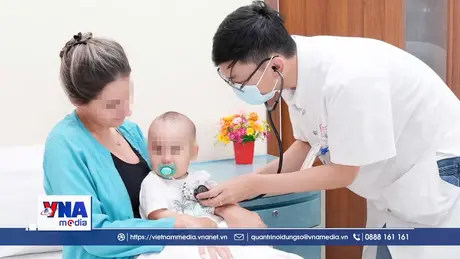Cứu thành công trẻ 9 tháng tuổi người Kazakhstan nuốt nhầm kim băng