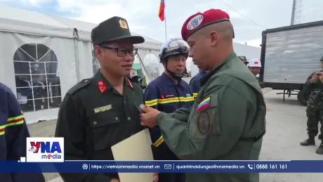 Đoàn CNCH Việt Nam được Venezuela trao Huy chương 