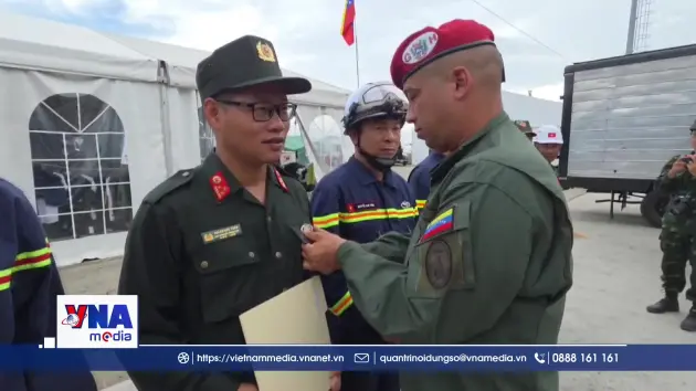 Đoàn CNCH Việt Nam được Venezuela trao Huy chương 