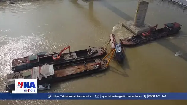 Triển khai trục vớt 2 tàu bị đắm trên sông Lô