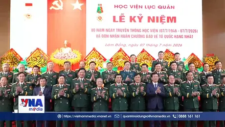 Học viện Lục quân đón nhận Huân chương Bảo vệ Tổ quốc hạng Nhất