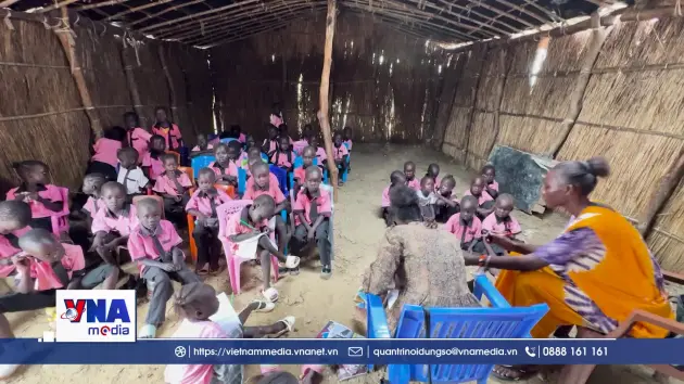 Những lớp học không bục giảng tại châu Phi