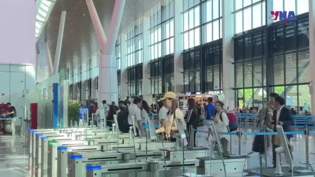 Nhiều hãng hàng không giảm giá vé máy bay hè