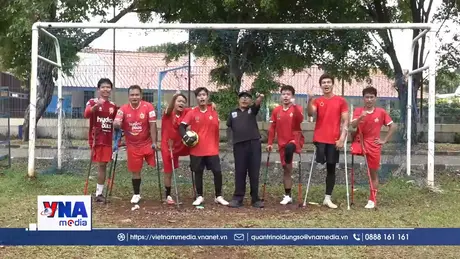 Không chỉ có World Cup, còn có những giấc mơ trên đôi nạng