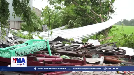 Dông lốc làm sập nhiều căn nhà và 4 người bị thương tại Cà Mau