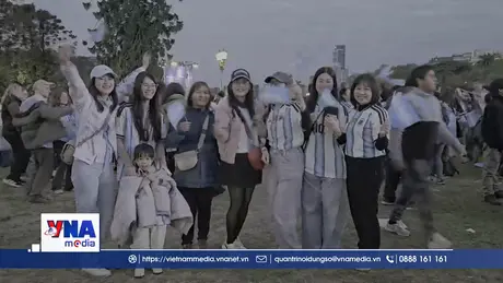 Cổ động viên Việt Nam cháy hết mình cùng Argentina