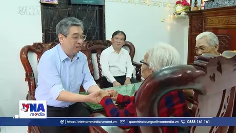 Lãnh đạo TP.HCM thăm, tặng quà các gia đình chính sách tiêu biểu