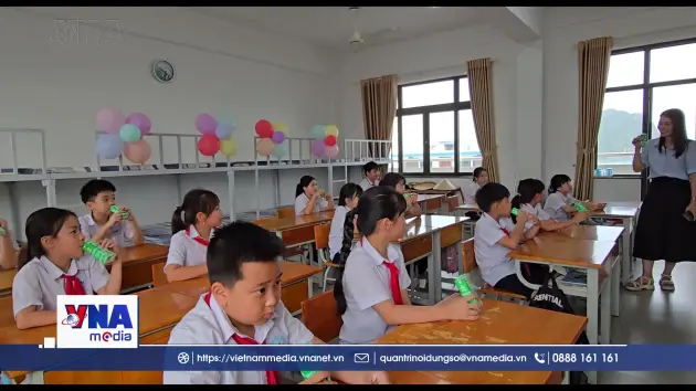 Chương trình uống sữa tại trường nâng tầm vóc trẻ em vùng mỏ