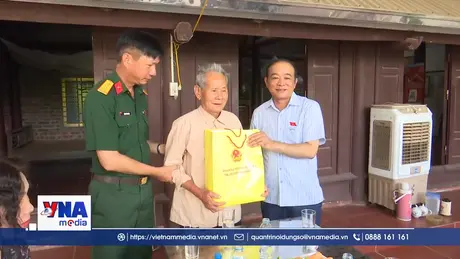 Đoàn ĐBQH thành phố Hải Phòng thăm, tặng quà người có công