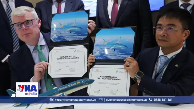 Vietnam Airlines ký kết các thỏa thuận thuê thêm 19 máy bay Boeing 737 MAX 8