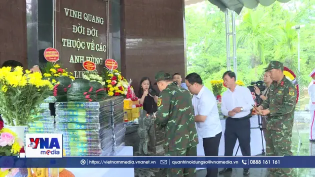 Lấy mẫu xác định danh tính liệt sĩ tại Nghĩa trang Độc Lập