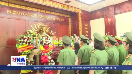 Đoàn Đại biểu Đảng ủy Công an Trung ương đền ơn đáp nghĩa tại An Giang