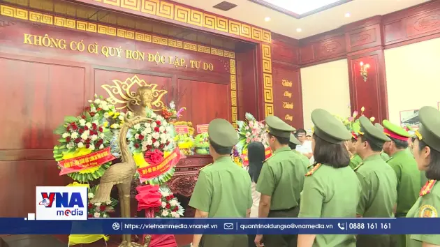 Đoàn Đại biểu Đảng ủy Công an Trung ương đền ơn đáp nghĩa tại An Giang