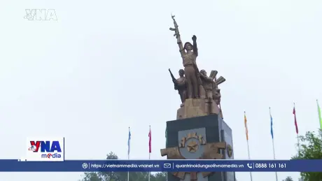 Đại tướng Nguyễn Trọng Nghĩa dâng hương tại Di tích Chốt chặn Tàu Ô