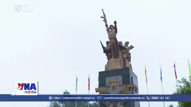 Đại tướng Nguyễn Trọng Nghĩa dâng hương tại Di tích Chốt chặn Tàu Ô