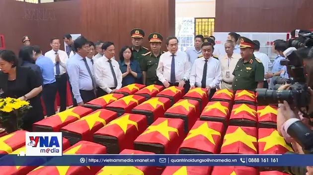 Chủ tịch Quốc hội tri ân các Anh hùng liệt sỹ tại TP. Hồ Chí Minh