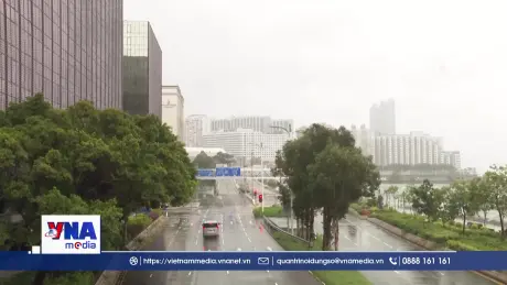 Hong Kong (Trung Quốc) hạ cảnh báo bão Noul