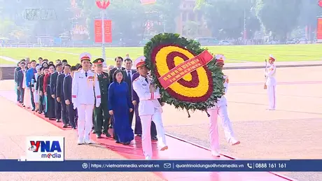 Đoàn đại biểu UBTƯ MTTQ Việt Nam viếng Chủ tịch Hồ Chí Minh