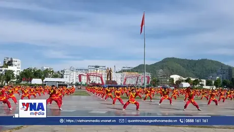 Gần nghìn võ sinh biểu diễn võ thuật tại Quảng trường