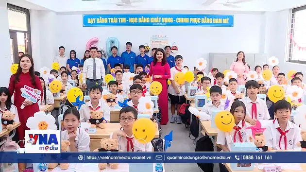 Học sinh đầu cấp háo hức tựu trường