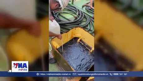 Tạm giữ tàu vận chuyển dầu không rõ nguồn gốc