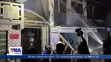 Đồn Biên phòng Sông Đốc hỗ trợ người dân dập tắt đám cháy trong đêm