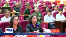 Phó Chủ tịch Quốc hội thăm, tặng quà hộ nghèo và nạn nhân chất độc da cam