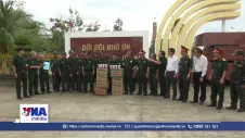 Động viên đội lấy mẫu hài cốt tại nghĩa trang liệt sĩ Bình Thuận