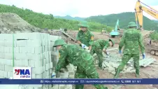 Góp sức xây dựng trường học biên cương