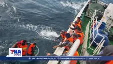 Đưa ngư dân bị tai nạn trên biển về bờ điều trị