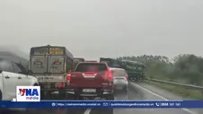Cao tốc Nội Bài - Lào Cai ùn tắc do tai nạn trong mưa
