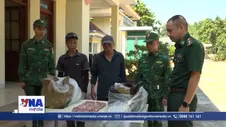 Bắt giữ hai đối tượng vận chuyển hàng lậu trái phép qua biên giới