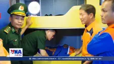 Vượt biển đêm cấp cứu ngư dân