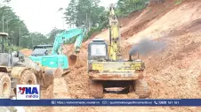 Khẩn trương khắc phục điểm sạt lở lớn trên Quốc lộ 24