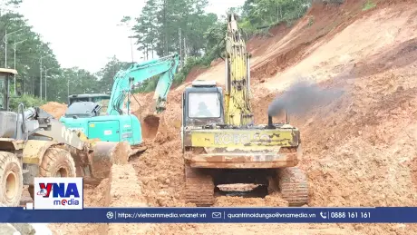 Khẩn trương khắc phục điểm sạt lở lớn trên Quốc lộ 24