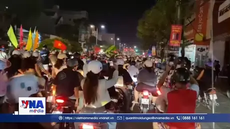 Người dân Cần Thơ ăn mừng chiến thắng của tuyển Việt Nam