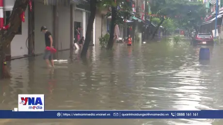 Mưa lớn, nhiều tuyến phố phía Tây Hải Phòng chìm trong nước