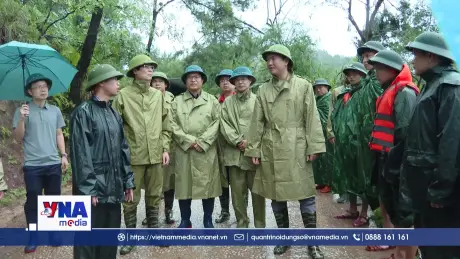 Không để người dân vùng mưa lũ thiếu lương thực