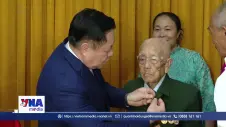 Đại tướng Nguyễn Trọng Nghĩa trao Huy hiệu 80 năm tuổi Đảng
